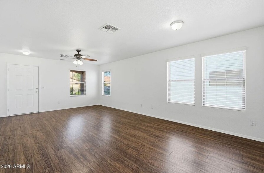 Building Photo - 211 E Valley View Dr