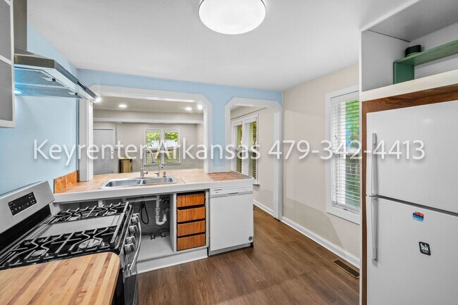 Building Photo - Classic Fayetteville Charm Near Dickson Street with Stunning Outdoor Space