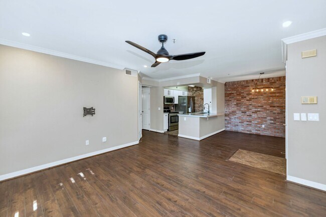 Building Photo - 2025 E Campbell Ave