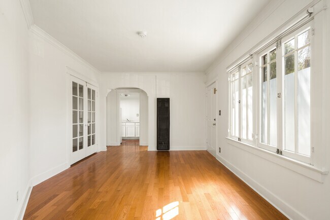 Building Photo - 321 Market St