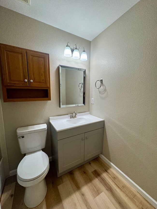 Building Photo - 2 Bedroom +Office in Stratmoor Valley