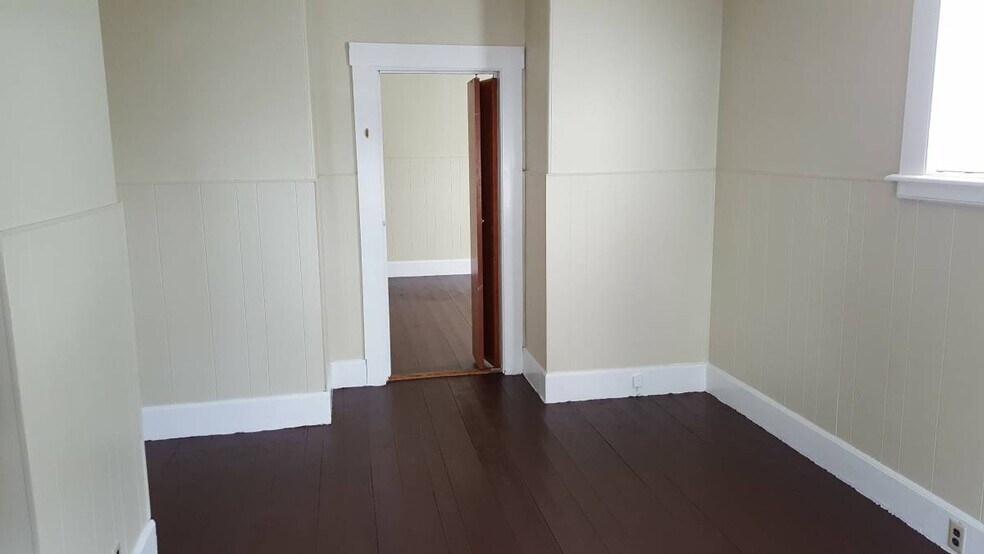 Building Photo - 51 Trull St