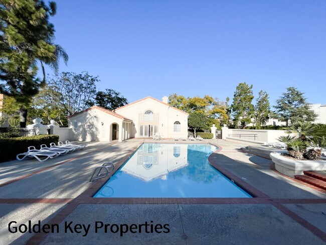 Building Photo - 2BR/1.5BA Condo in Charlemont in Vista! Cl...