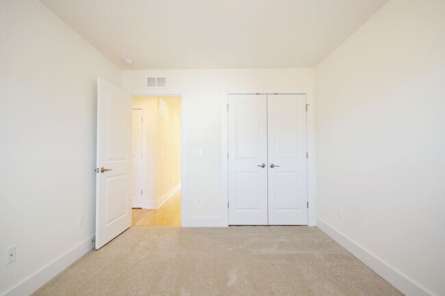 Building Photo - Pet-Friendly Old Trail Townhome With Rooftop Terrace