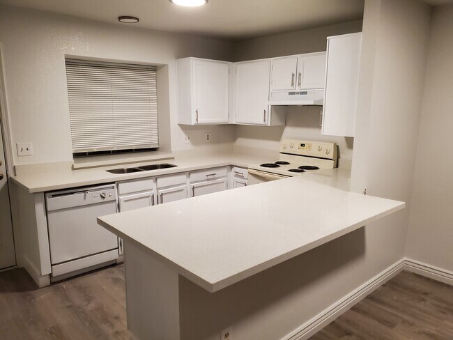 Building Photo - 4601 N 102nd Ave