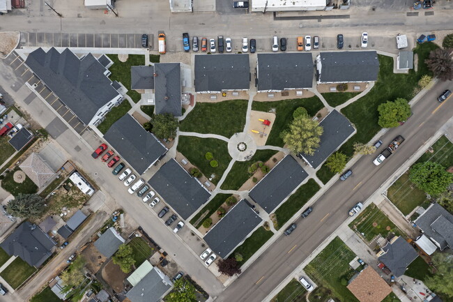 Building Photo - 112 Davis Ave