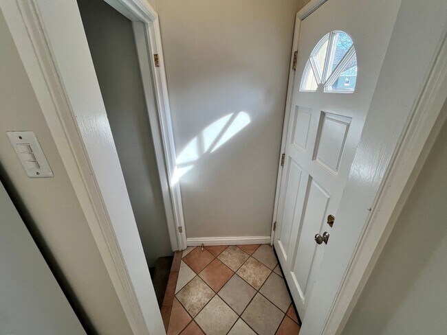 Building Photo - Charming 4 Bedroom 2 Bath Home in Sugarhouse!