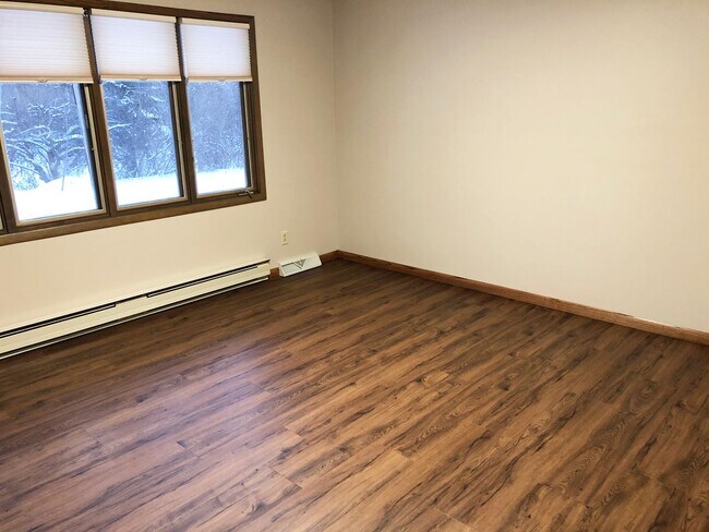 Building Photo - Recently Renovated 3-bedroom Home near Monk Botanical Gardens