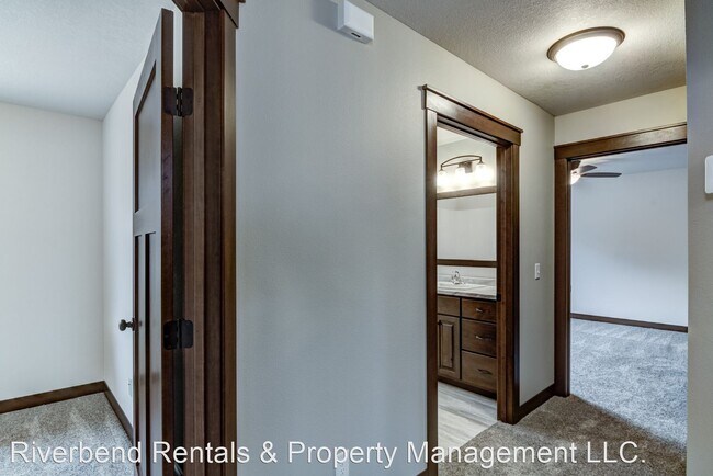 Building Photo - 3 br, 2 bath House - 4912 Waylon St