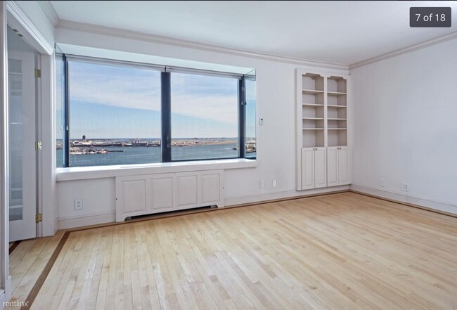 Building Photo - 2 br, 2 bath  - 85 E India Row Apt 23C
