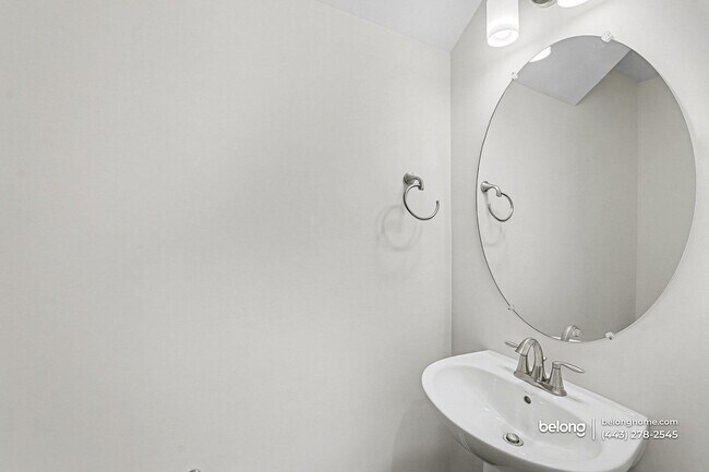 Building Photo - 4521 Reaney Ln