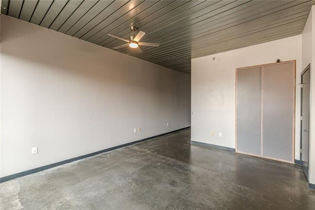 Building Photo - 620 Glen Iris Dr NE
