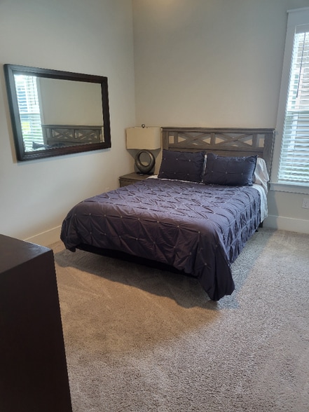 Building Photo - 386 Bumble Cir