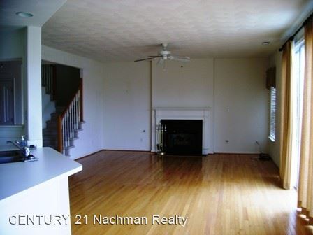 Building Photo - 3 br, 2.5 bath House - 110 Water's Edge Drive
