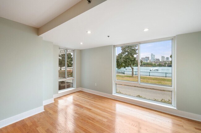 Building Photo - 75-83-83 Cambridge Pkwy