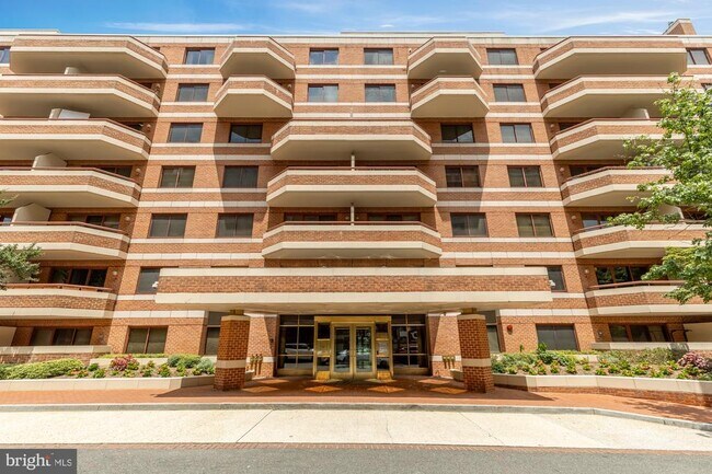 Building Photo - 2301 N St NW