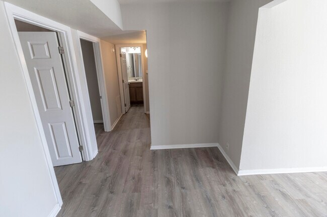 Building Photo - 319 West Blvd N