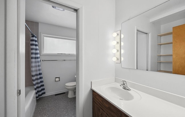 Building Photo - 4-Bedroom 2-bath in West Lafayette!