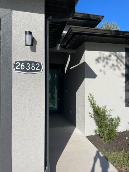 Private entrance - 26382 Explorer Rd