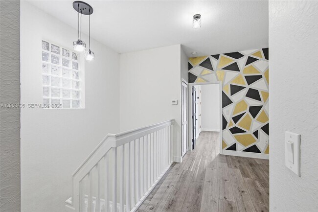 Building Photo - 15411 SW 9th Way
