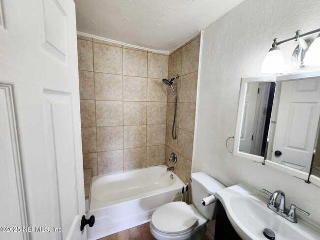 Building Photo - 1323 W 30th St