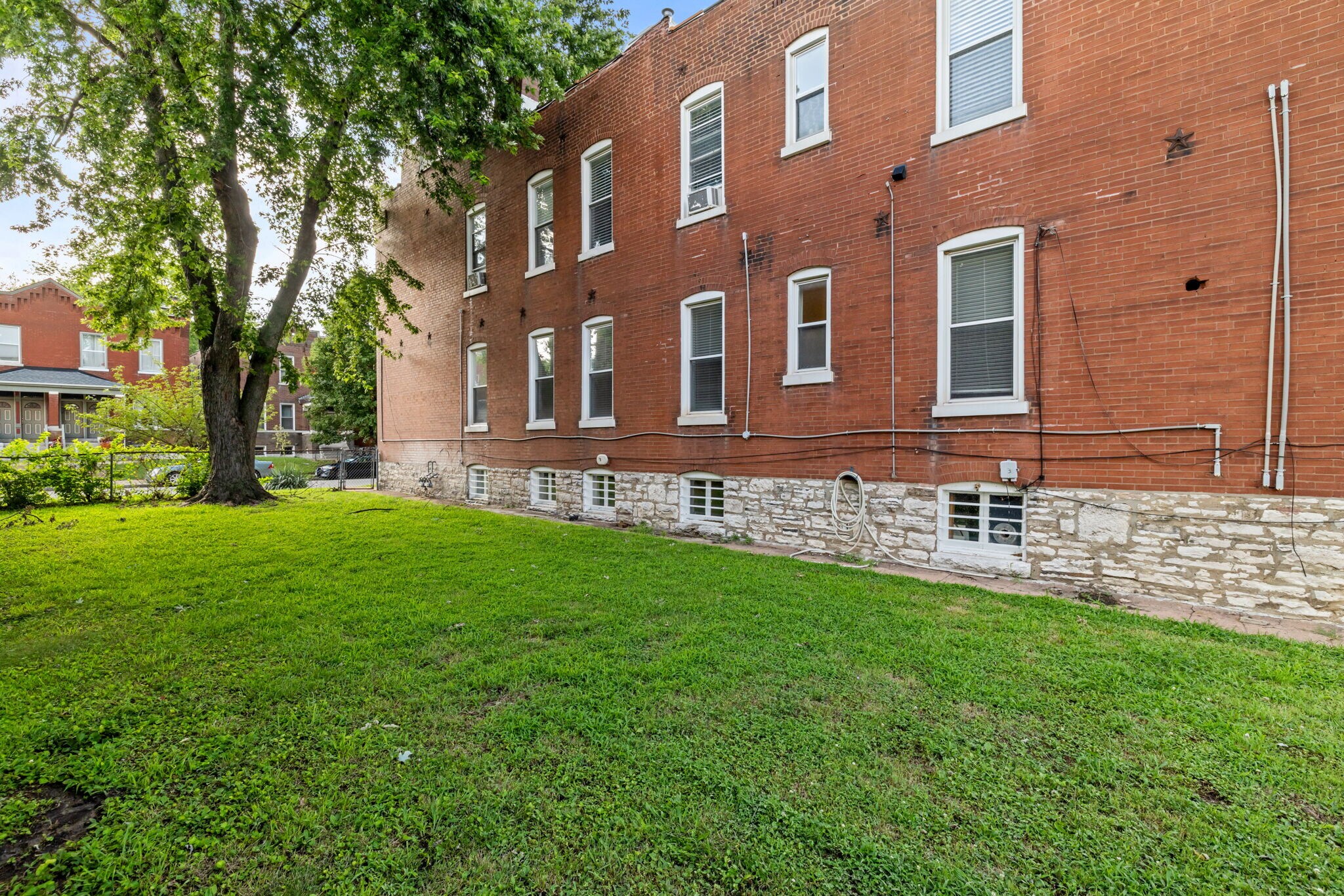 Building Photo - 3432 Iowa Ave