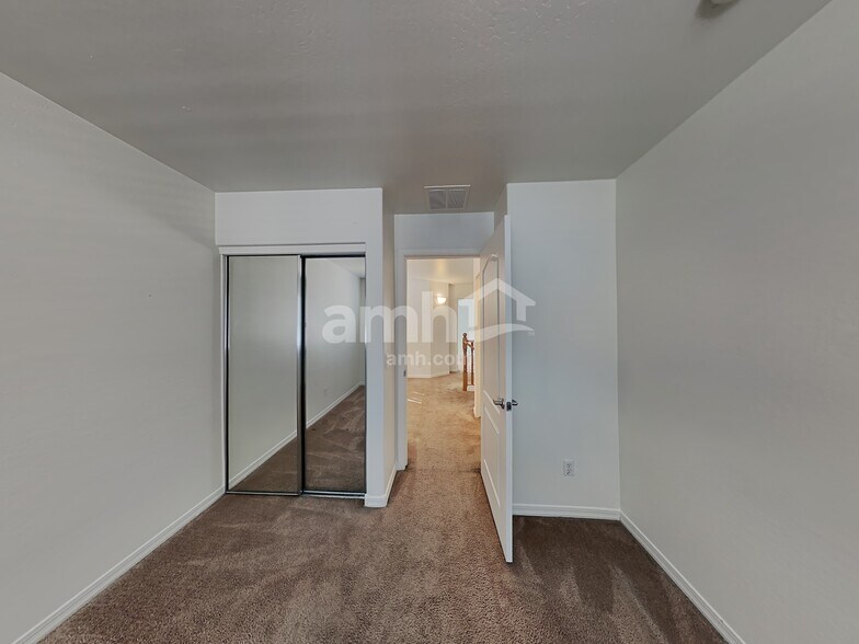 Building Photo - 17403 W Langer Ln