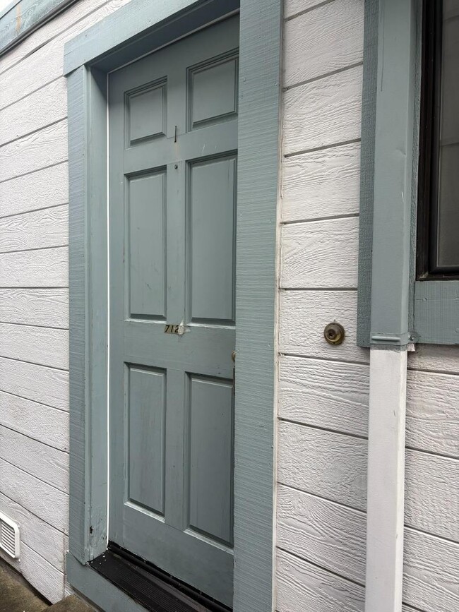 Building Photo - 712 Madison Ave