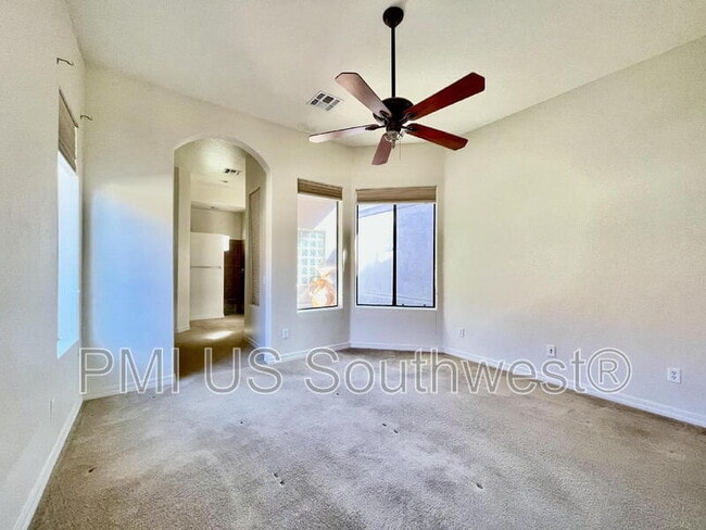 Building Photo - 2928 Esmerelda Dr