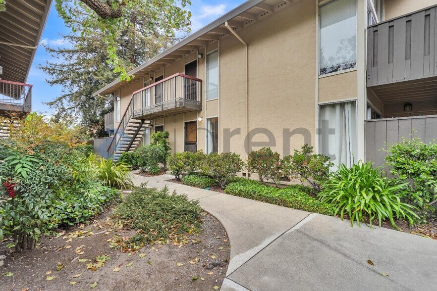 Building Photo - 51 Massolo Dr