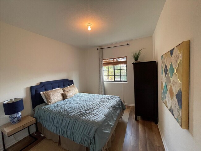 Building Photo - 4214 N Dixie Hwy