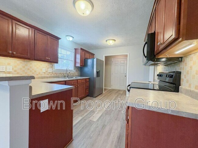 Building Photo - 3426 Broomsgrove Dr