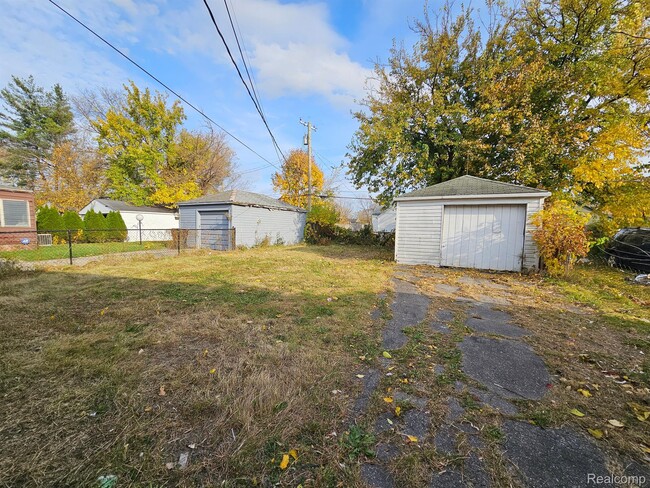 Building Photo - 10326 Beaconsfield St