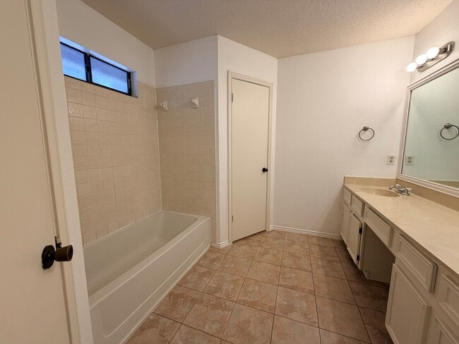 Building Photo - 12716 Covington Trail