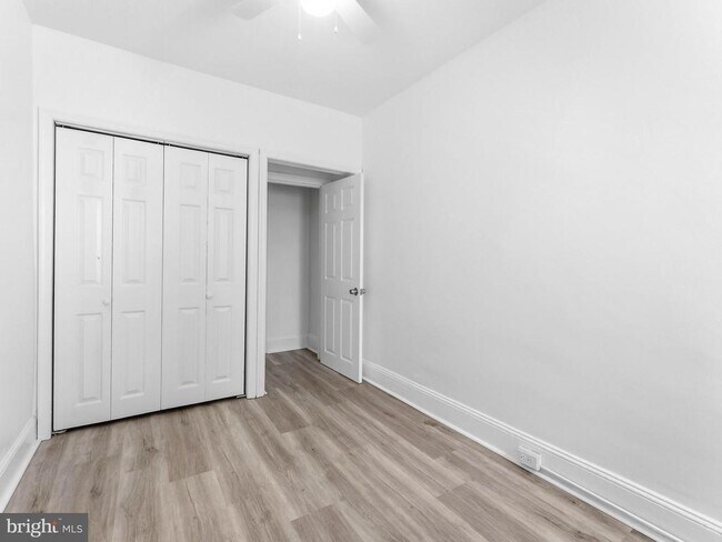 Building Photo - 1831 E Clementine St