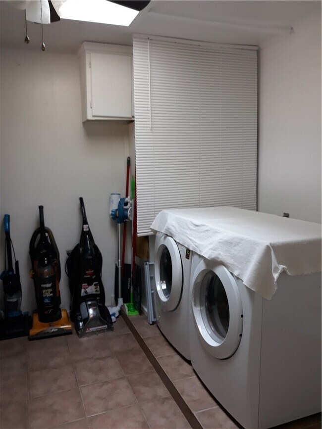 Building Photo - 101 SW Campbell Rd