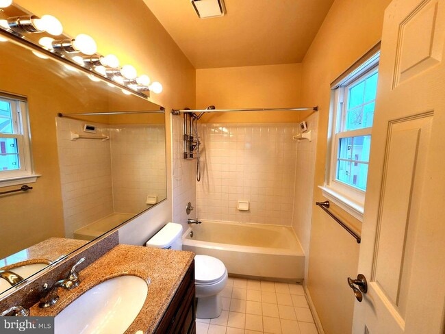 Building Photo - 2 Tyler Falls Ct