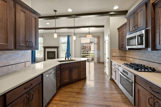 Building Photo - BEAUTIFUL 4BD + OFFICE MAIN-LEVEL LIVING H...