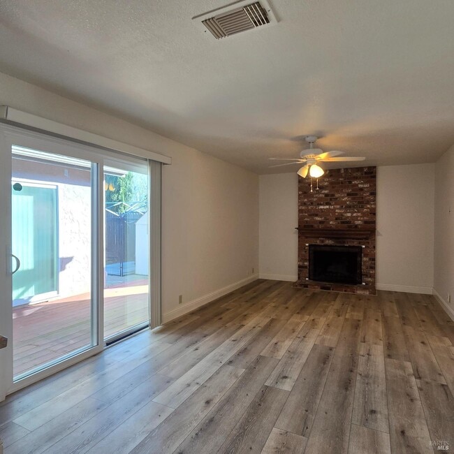 Building Photo - 1506 Casa Loma Way