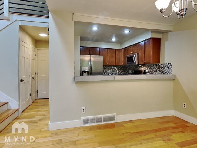 Building Photo - 2002 S Helena St