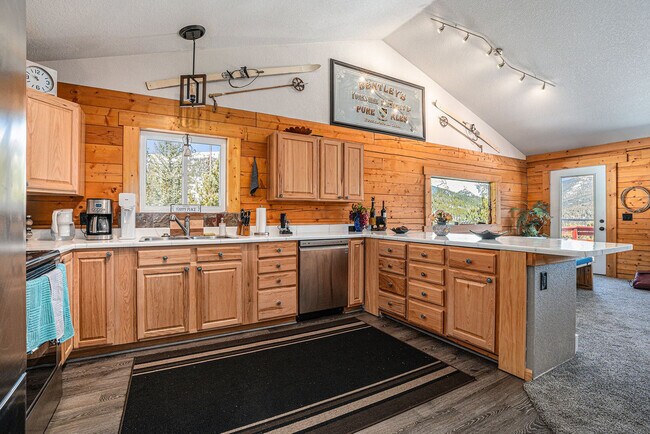 Building Photo - 1353 Alice Rd