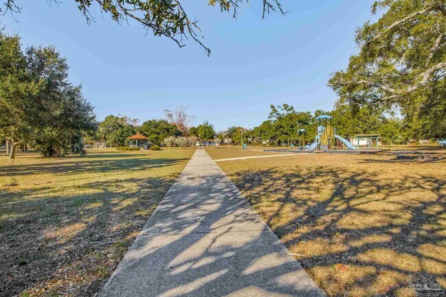 Building Photo - 1515 E Lakeview Ave