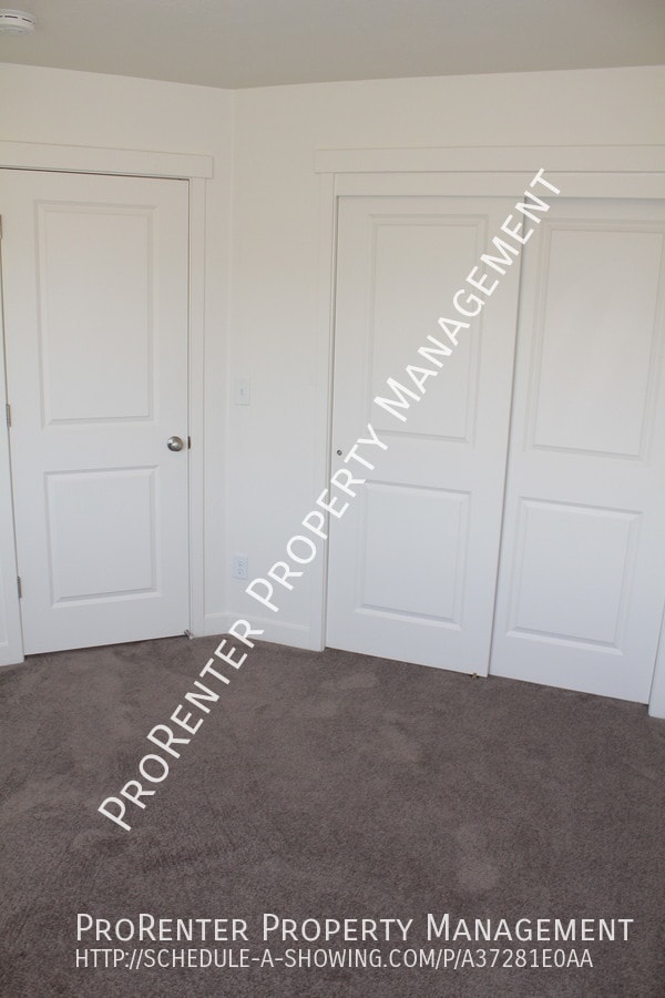 Building Photo - 1045 Stonehaven Dr