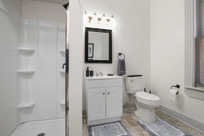 Building Photo - 1848 E 89th St