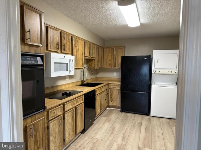Building Photo - 5903 Mt Eagle Dr