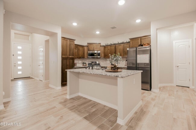 Building Photo - 10716 Drew Pearson Dr