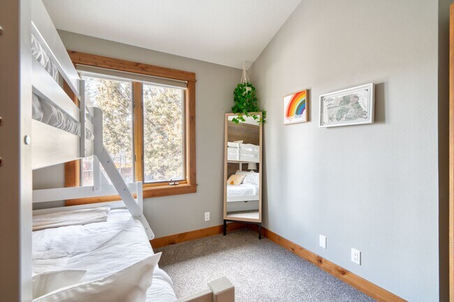 Building Photo - 61497 SE Orion Dr