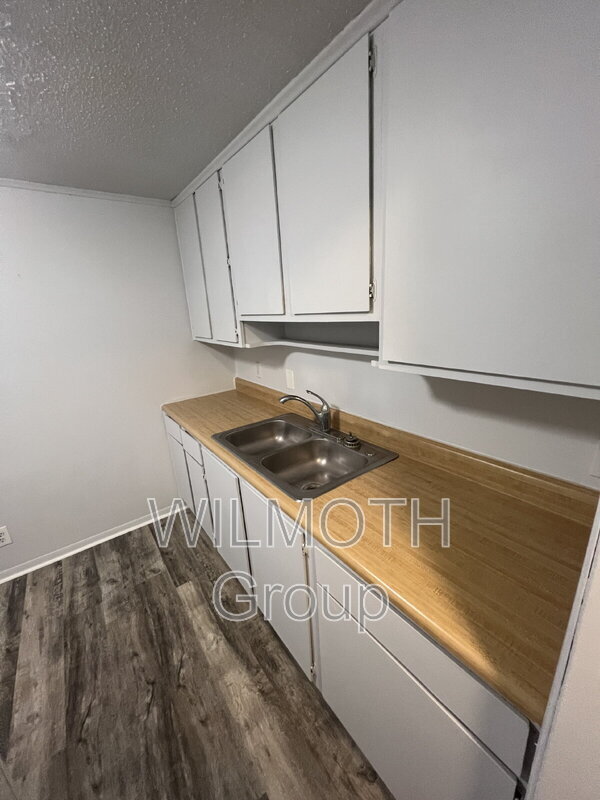 Building Photo - 2000 Indianapolis Rd