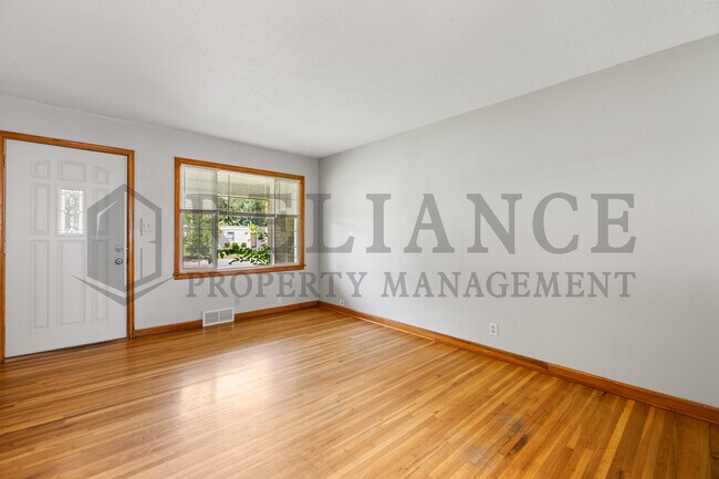 Building Photo - 726 S Apache Dr