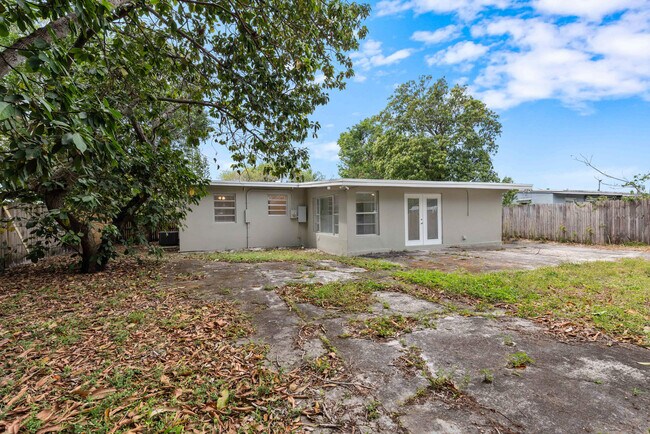 Building Photo - 1134 NW 18th Ave